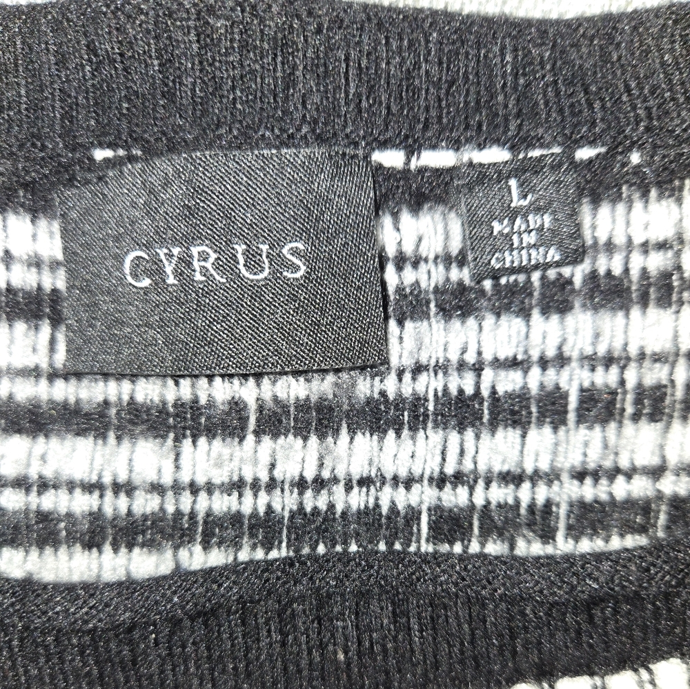 Cyrus Black & White Checkered Sweater Dolman Sleeves Size Large - Picture 8 of 9